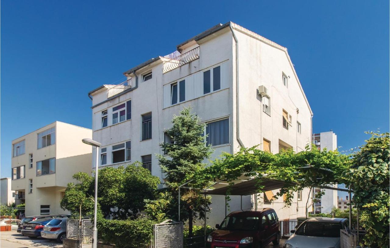 Cozy Apartment In Split With Kitchenette Exterior photo